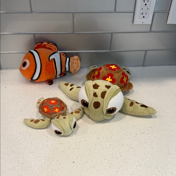 Disney Other - Disney finding Nemo Turtle and Fish Plush Toy Set